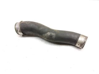 патрубок интеркулера BMW 3 серия E90/E91/E92/E93 E92 2007, 2.0 л., D, N47 D20 A, дизель, 6МКПП, karmesinrot/ a61, купе, задний привод, правый руль, 11617802753, 7802753