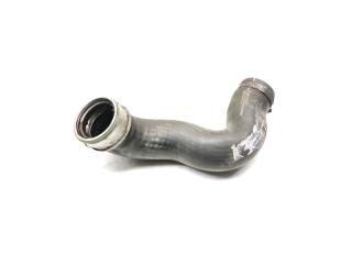 патрубок интеркулера Mercedes-Benz A-Класс W169 2006, 2.0 л., CDi, OM 640.942, дизель, вариатор, polarsilber / 761, хетчбэк 5 дв., передний привод, правый руль, 1695280482