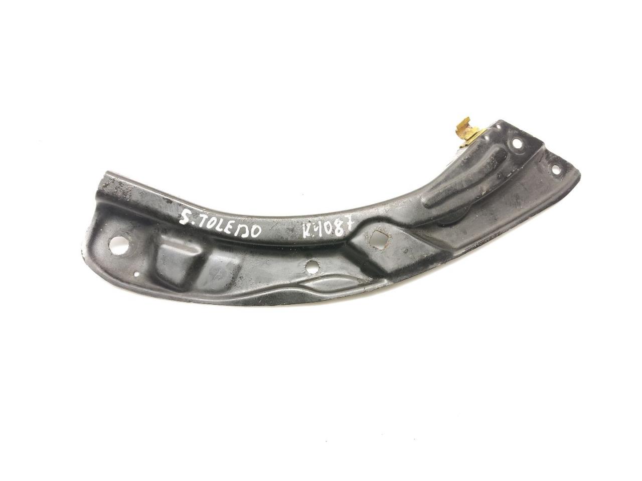 крепление фары правой SEAT Toledo 4 поколение KG 2014, 1.6 л., TDi, CAYC, дизель, 5МКПП, blanco bila / lf9e, лифтбэк, передний привод, правый руль, 5JA805932A - фото №1