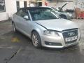 капот Audi A3 8P [2-й рестайлинг] 2009, 1.9 л., TDi PD, BLS, дизель, 5МКПП, серебро, кабриолет, передний привод, правый руль, 8P0823029E - фото №3