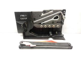 ящик под инструменты / набор инструментов Mercedes-Benz C-Класс W203/S203/CL203 S203 2001, 2.7 л., CDi, OM 612.962, дизель, АКПП, brillantsilber / 744, универсал, задний привод, правый руль, 2038900061, 1205810246