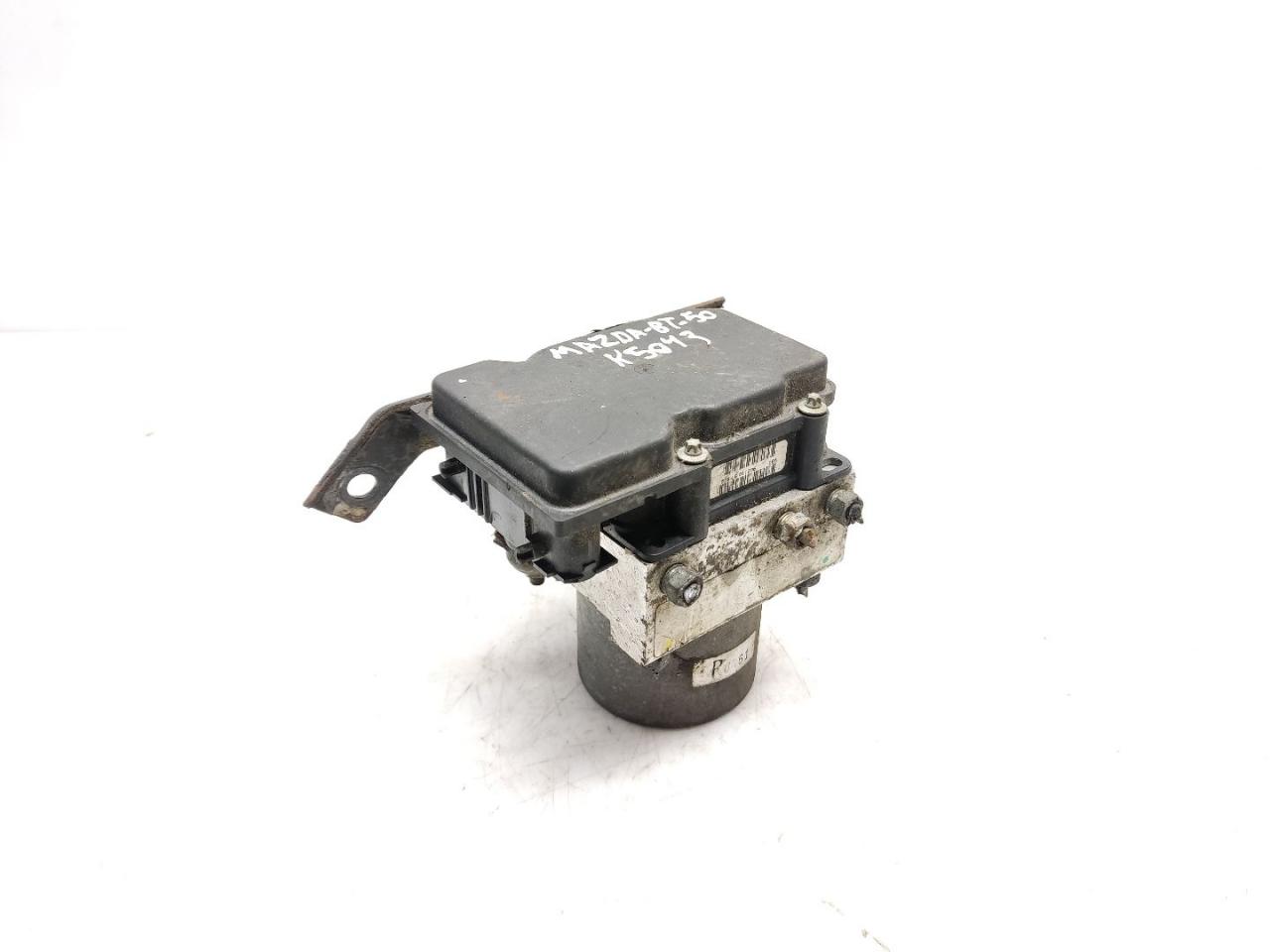 блок ABS Mazda BT-50 1 поколение J97M 2008, 2.5 л., TDCi, WLAT (16 V), дизель, 5МКПП, strato blue / 32k, пикап, полный привод, правый руль, UR61437AO, 0265231027, 0265800523 - фото №1