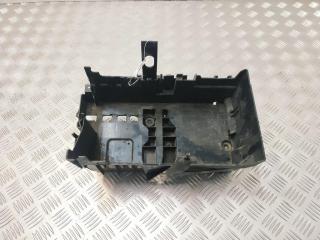 полка аккумулятора Opel Astra J 2011, 1.3 л., CDTi, A 13 DTE, дизель, 5МКПП, белый, универсал, передний привод, правый руль, 13308434