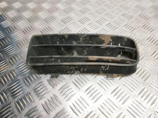 решётка бампера боковая левая Volkswagen Golf 4 поколение 2003, 1.4 л., i, BCA, бензин, 5МКПП, красный, хетчбэк 3 дв., передний привод, правый руль, 1J0853665B