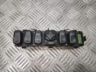 кнопка (выключатель) Mercedes-Benz A-Класс W168/V168 [рестайлинг] W168 2004, 1.4 л., i, M 166.940, бензин, АКПП, серебро, хетчбэк 5 дв., передний привод, правый руль, 1688203710, 1688203910