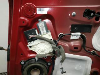 стеклоподъемник задний правый Renault Megane 3 поколение 2009, 1.5 л., дизель, 6МКПП, красный, хетчбэк 5 дв., передний привод, правый руль