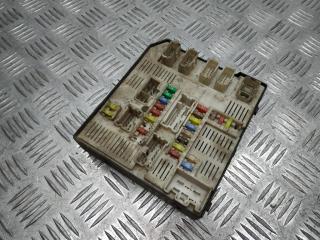 блок предохранителей Renault Megane 3 поколение 2009, 1.5 л., дизель, 6МКПП, красный, хетчбэк 5 дв., передний привод, правый руль, 284B60009R-D