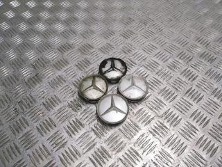 колпачок литого диска Mercedes-Benz C-Класс W202/S202 [рестайлинг] W202 1998, 1.8 л., i, M 111.921, бензин, 5МКПП, белый, седан, задний привод, правый руль, 2014010225