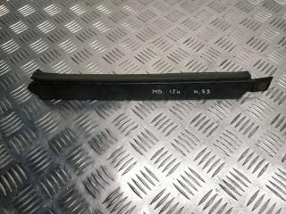 ресничка (ус) левой фары Mercedes-Benz E-Класс W124 [рестайлинг] S124 1994, 2.0 л., i, M 111.940, бензин, АКПП, синий, 366, универсал, задний привод, правый руль, A1248891563