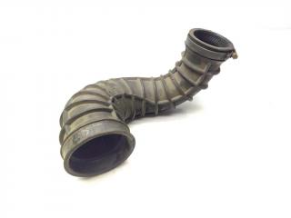 патрубок воздушного фильтра Volvo S60 1 поколение 2004, 2.4 л., D, D 5244 T, дизель, 5МКПП, черный, седан, передний привод, правый руль, 08634143