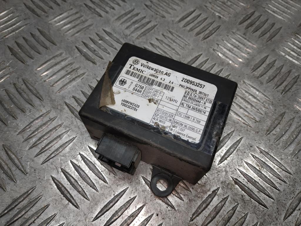 Иммобилайзер Volkswagen LT 2 поколение 2000, 2.5 л., TDi, BBE, дизель, 5МКПП, grauweiss, микроавтобус, задний привод, правый руль, 2D0953257 - фото №1