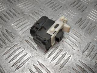 кнопка стеклоподъемника двери Mercedes-Benz C-Класс W203/S203/CL203 W203 2002, 2.7 л., CDi, OM 612.962, дизель, 6МКПП, brillantsilber / 744, седан, задний привод, правый руль, A2038200210