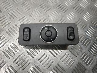 кнопка стеклоподъемника двери Mercedes-Benz M-Класс W163 [рестайлинг] 2002, 2.7 л., CDi, OM 612.963, дизель, АКПП, chrysopalgruen / 247, внедорожник 5 дв., полный привод, правый руль, A1638200326