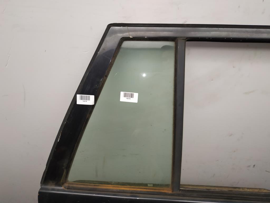 форточка задняя правая Mercedes-Benz W124 1 поколение S124 1991, 3.0 л., i, M 103.983, бензин, 5МКПП, коричневый, универсал, задний привод, правый руль - фото №1