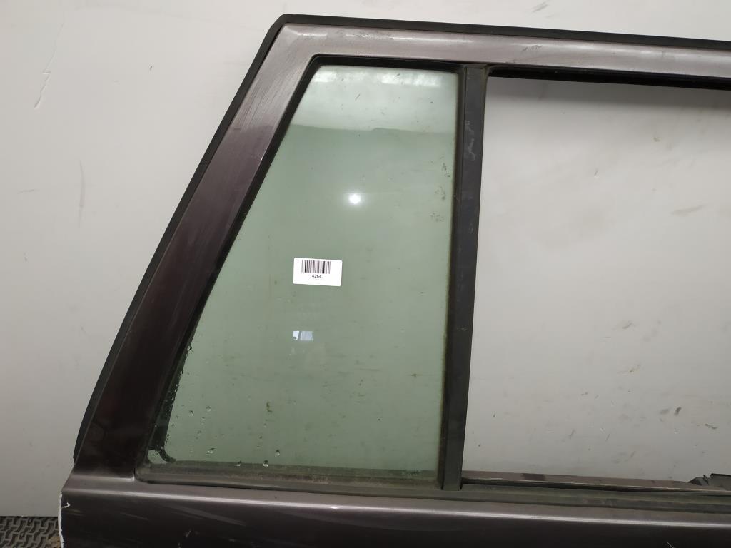 форточка задняя правая Mercedes-Benz W124 1 поколение S124 1991, 3.0 л., i, M 103.983, бензин, 5МКПП, коричневый, универсал, задний привод, правый руль - фото №1