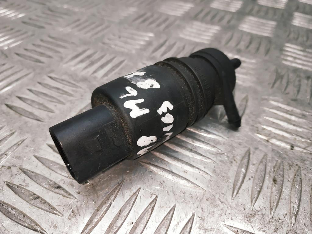 насос (моторчик) омывателя стекла Mercedes-Benz M-Класс W163 1999, 3.2 л., i, M 112.942, бензин, АКПП, серебро, внедорожник 5 дв., полный привод, правый руль - фото №1