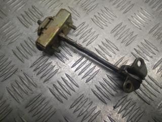 ограничитель открывания двери Mercedes-Benz Sprinter 1 поколение (W901-905) [рестайлинг] W903 2001, 2.1 л., CDi, OM 611.981, дизель, 5МКПП, arktikweiss / 9147, микроавтобус, задний привод, правый руль, A9017200916, A9017200116, A9017200316, A9017200516, A9017201116