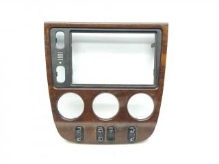 накладка декоративная Mercedes-Benz M-Класс W163 [рестайлинг] 2002, 2.7 л., CDi, OM 612.963, дизель, 6МКПП, brillantsilber / 744, внедорожник 5 дв., полный привод, правый руль, A1636808136