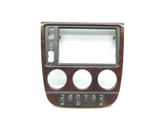 накладка декоративная Mercedes-Benz M-Класс W163 [рестайлинг] 2002, 2.7 л., CDi, OM 612.963, дизель, АКПП, brillantsilber / 744, внедорожник 5 дв., полный привод, правый руль, A1636808236