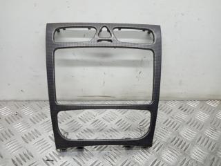 накладка декоративная Mercedes-Benz C-Класс W203/S203/CL203 W203 2002, 2.6 л., i, M 112.912, бензин, АКПП, голубой, седан, задний привод, правый руль, A2036809039