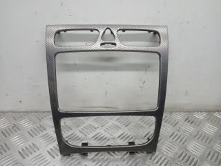 накладка декоративная Mercedes-Benz C-Класс W203/S203/CL203 W203 2002, 2.7 л., CDi, OM 612.962, дизель, 6МКПП, brillantsilber / 744, седан, задний привод, правый руль, A2036802439