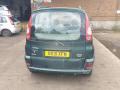 накладка двери (крышки) багажника Toyota Yaris Verso 1 поколение XP20 2000, 1.3 л., VVT-i, 2NZ-FE, бензин, 5МКПП, dark green / 6r4, хетчбэк 5 дв., передний привод, правый руль, 5261552020A - фото №3