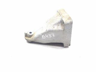 кронштейн двигателя Mercedes-Benz C-Класс W203/S203/CL203 [рестайлинг] 2004, 1.8 л., Kompr, M 271.946, бензин, АКПП, бежевый, 693u, седан, задний привод, правый руль, A2712230804