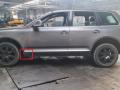 молдинг переднего левого крыла Volkswagen Touareg 1 поколение [рестайлинг] 2007, 2.5 л., TDi PD, BPE, дизель, АКПП, atacamagrau / lr7p, внедорожник 5 дв., полный привод, правый руль, 7L6854959A - фото №4