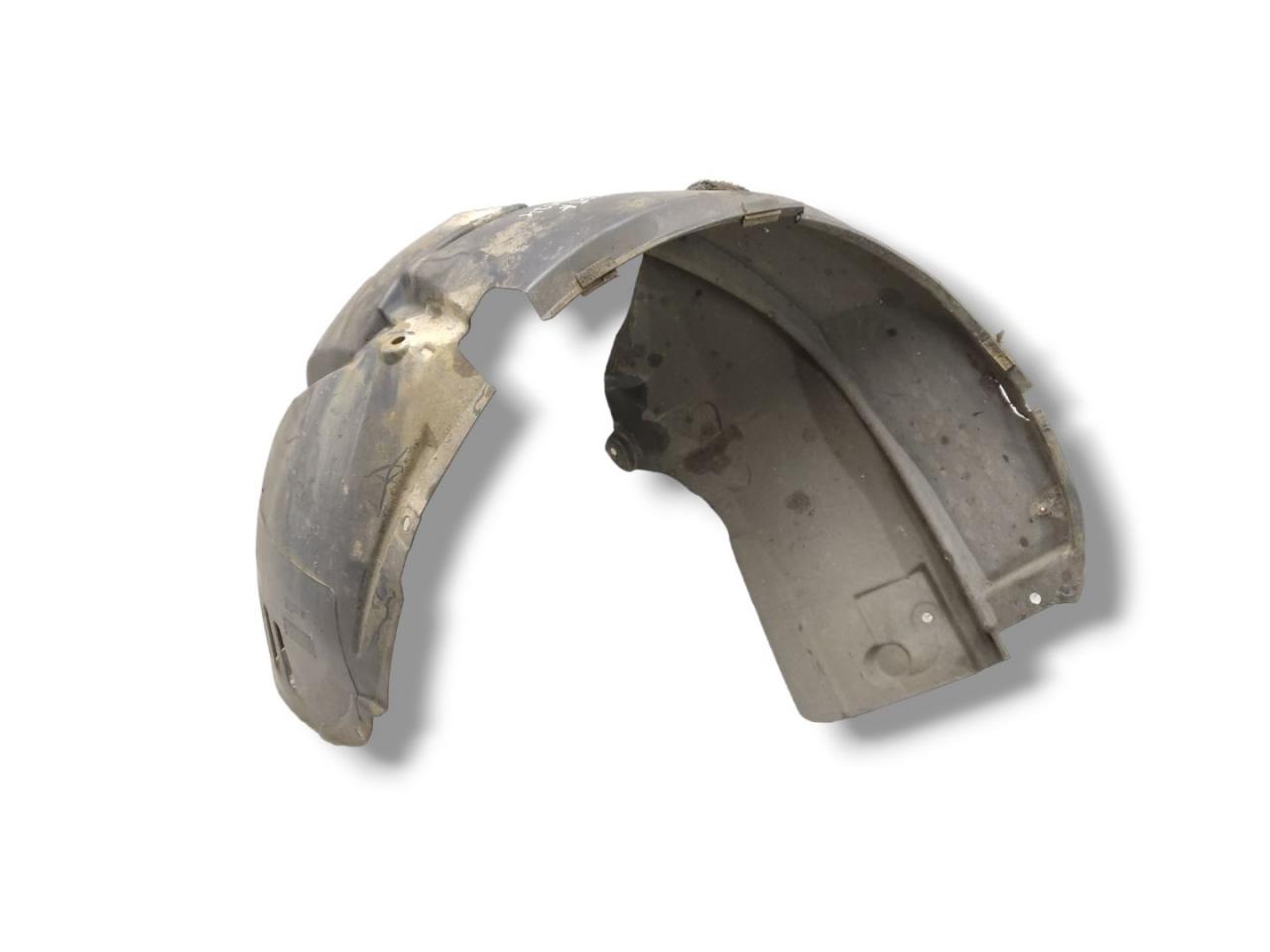 защита арок передняя левая (подкрылок) Ford Fiesta 6 поколение 2010, 1.4 л., TDCi, F6JB, дизель, 5МКПП, colorado red / k9, хетчбэк 3 дв., передний привод, правый руль, 8A6116115AD, 8A6116115BD - фото №1