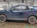 накладка колесной арки Mazda CX-5 1 поколение [рестайлинг] KE 2015, 2.2 л., TD, SHY1, дизель, 6МКПП, deep crystal blue / 42m, внедорожник 5 дв., передний привод, правый руль, KD5351W61 - фото №3