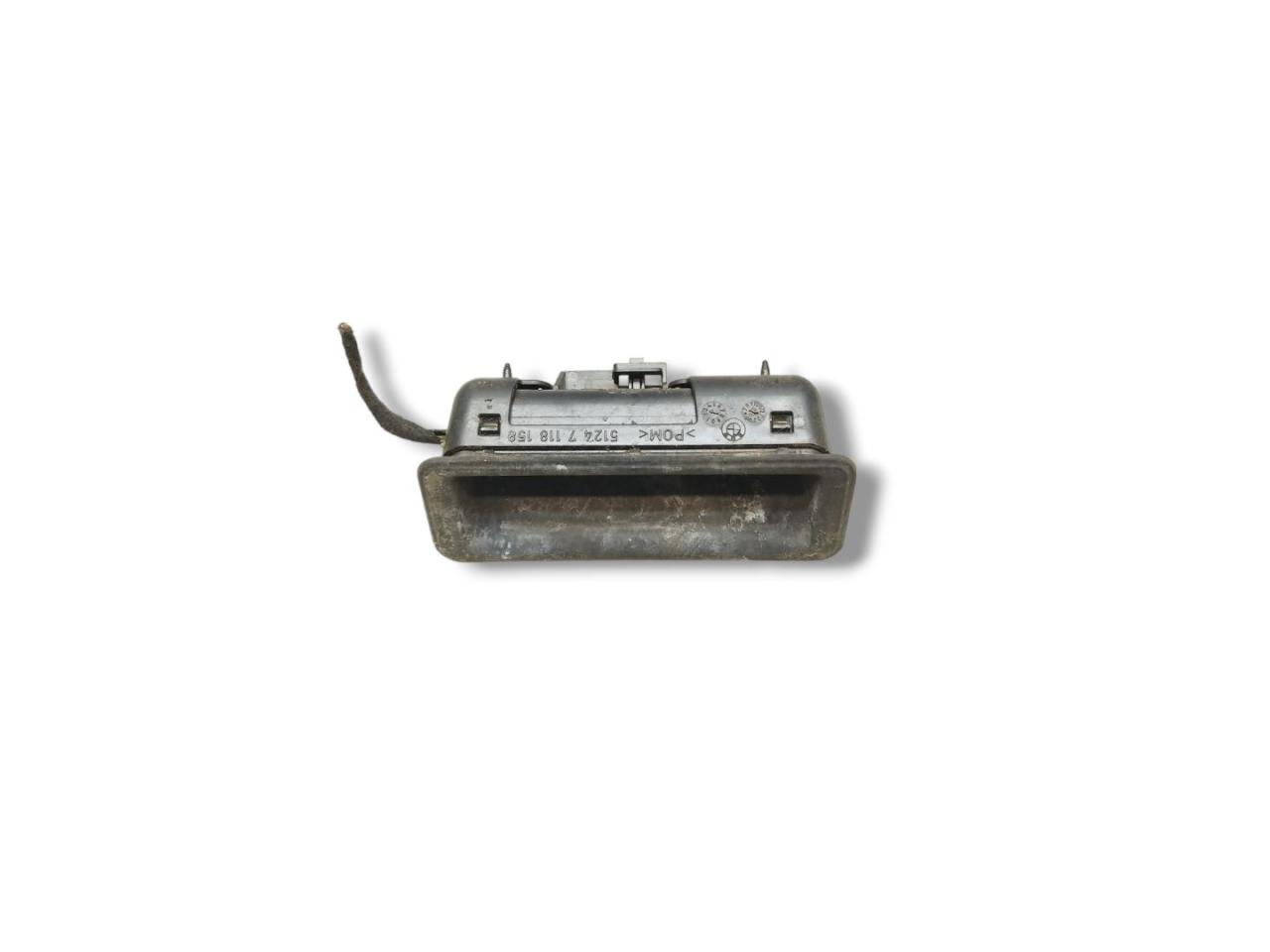 кнопка открытия багажника BMW 3 серия E90/E91/E92/E93 E91 2006, 2.0 л., i, N46 B20 B, бензин, 6МКПП, titansilber / 354, универсал, задний привод, правый руль, 51247118158, 7118158 - фото №1