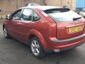 спойлер Ford Focus 2 поколение 2007, 1.8 л., i, QQDB, бензин, 5МКПП, dynamic red / a4, хетчбэк 5 дв., передний привод, правый руль, 4M51-A44210-AL - фото №4
