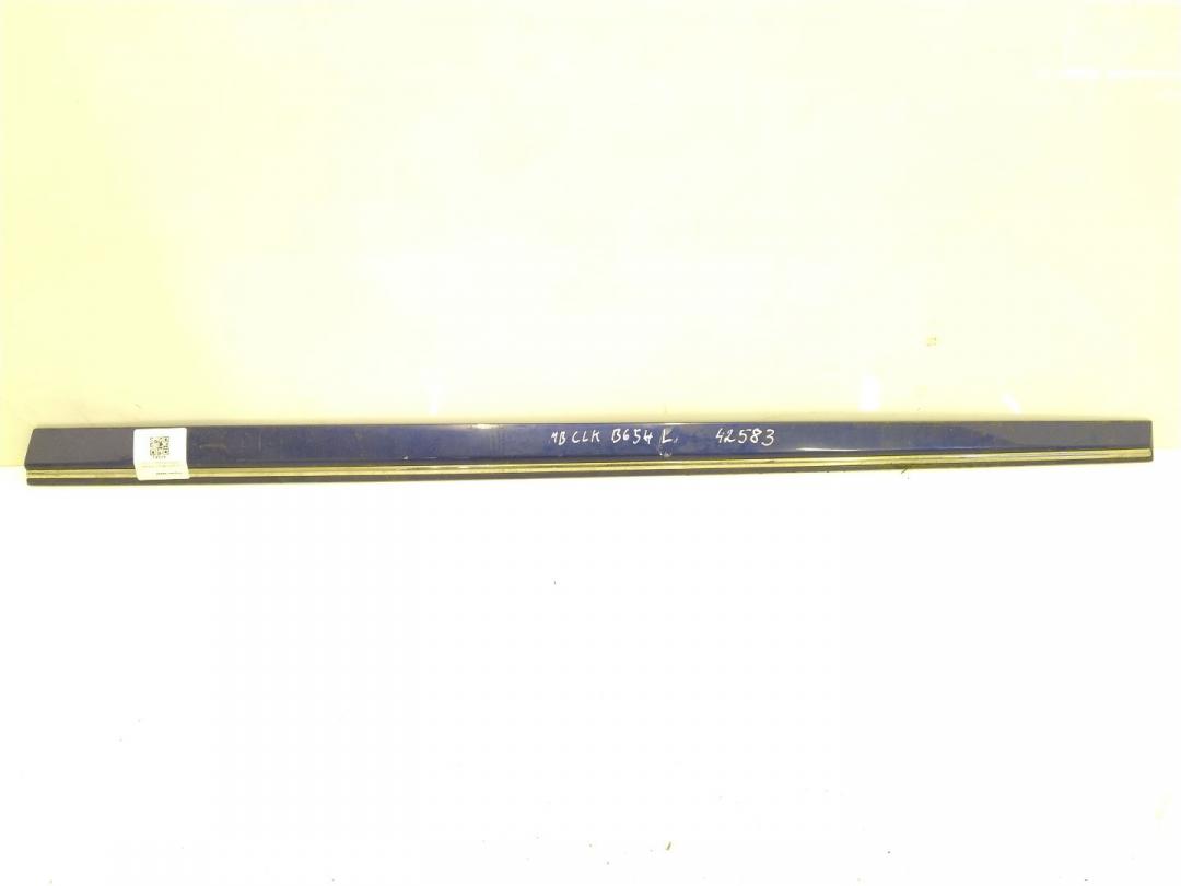 молдинг двери передней левой Mercedes-Benz CLK-Класс C209/A209 C209 2004, 3.2 л., i, M 112.955, бензин, АКПП, синий, 345u, купе, задний привод, правый руль, A2096901182 - фото №1