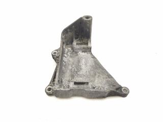 кронштейн генератора Volkswagen Touareg 1 поколение 2005, 2.5 л., TDi PD, BAC, дизель, АКПП, silberblau / lb5s, внедорожник 5 дв., полный привод, правый руль, 070903143C