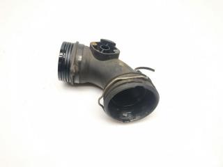 патрубок интеркулера Volkswagen Touareg 1 поколение 2005, 2.5 л., TDi PD, BAC, дизель, АКПП, silberblau / lb5s, внедорожник 5 дв., полный привод, правый руль, 7L6145795E