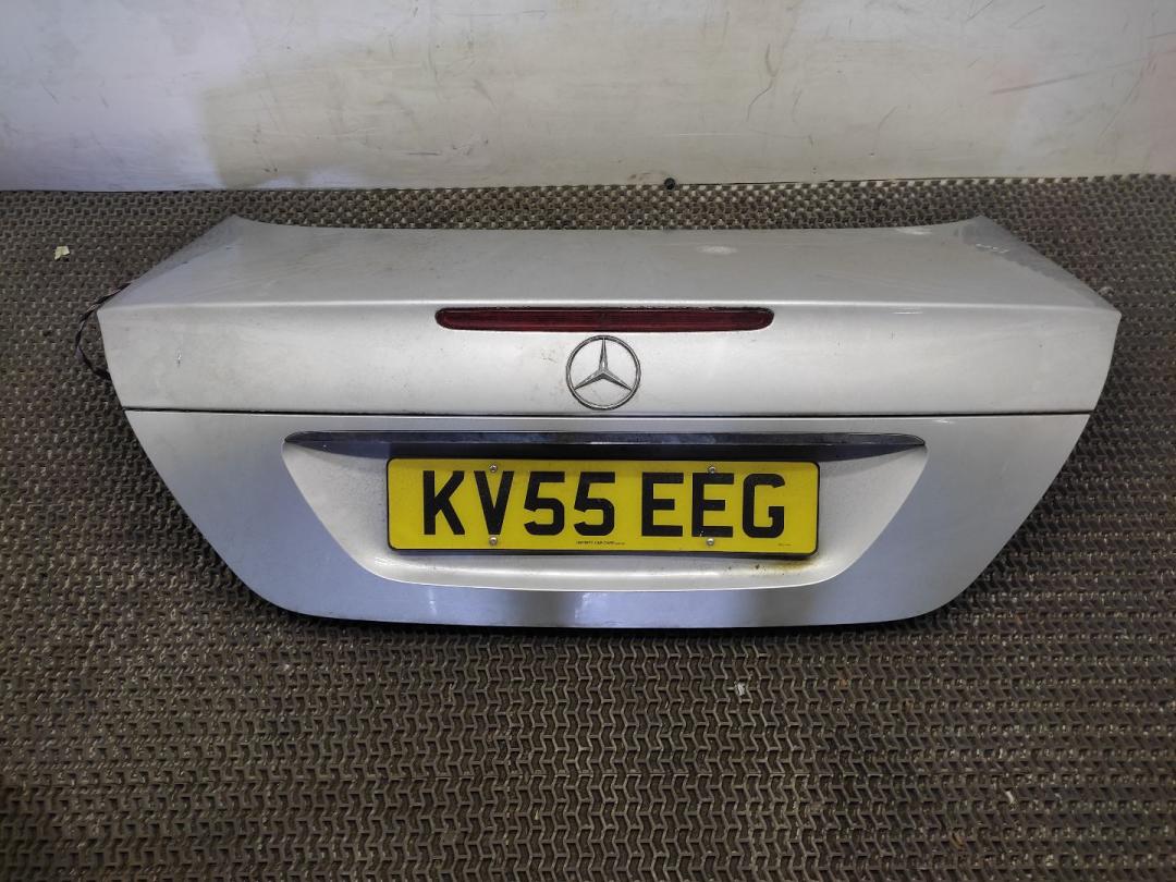 крышка багажника (дверь 3-5) Mercedes-Benz E-Класс W211/S211 2005, 3.0 л., CDi, OM 642.940, дизель, АКПП, серебро, седан, задний привод, правый руль, A2117500375, A2117500075 - фото №1