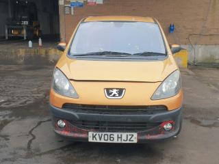 Peugeot 1007 1 поколение