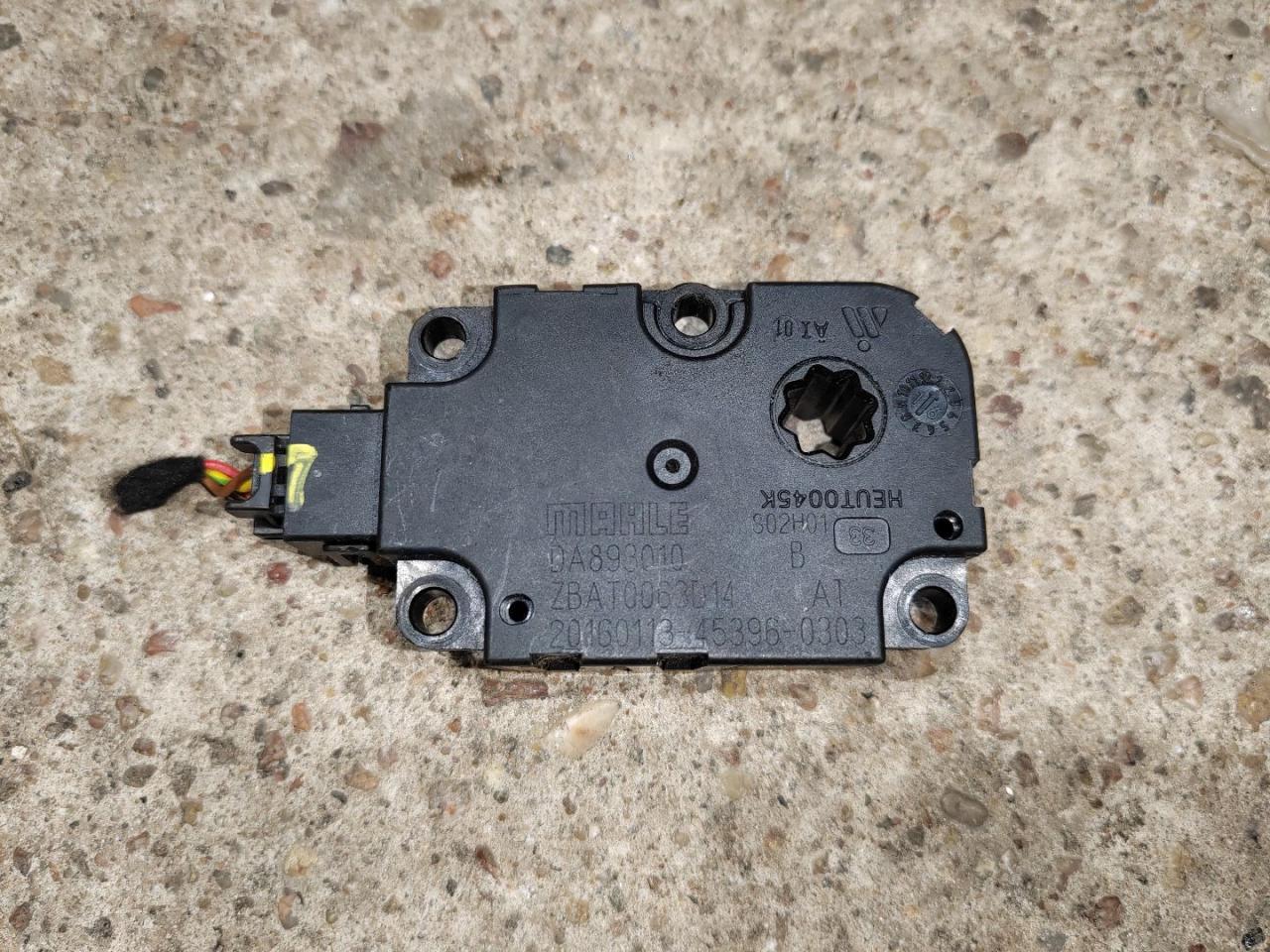 моторчик заслонки печки Audi A4 B9 2016, 1.4 л., бензин, 4M0820511 - фото №1