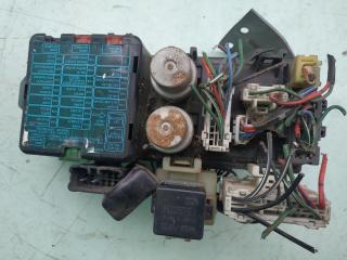 блок предохранителей Mitsubishi Galant 6 поколение 1992, 2.0 л., бензин, МКПП, хетчбэк 5 дв.