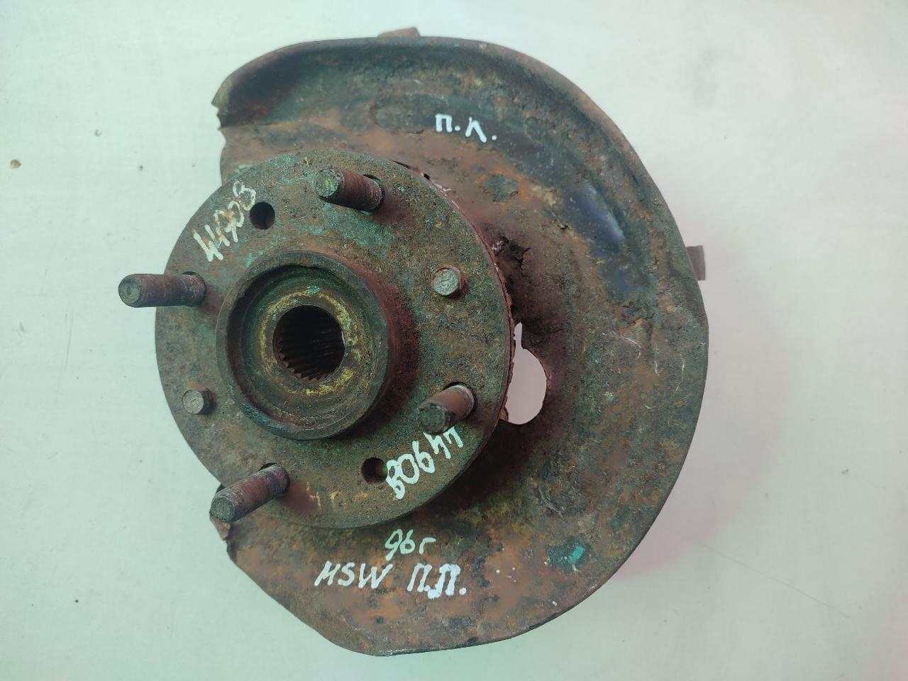 ступица передняя левая Mitsubishi Space Wagon 2 поколение (Typ N30/N40) 1997, 2.0 л., бензин, МКПП, минивэн - фото №1