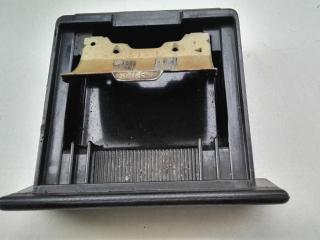 пепельница Nissan Primera P10 1995, 1.6 л., бензин, МКПП, универсал, 6881064J00