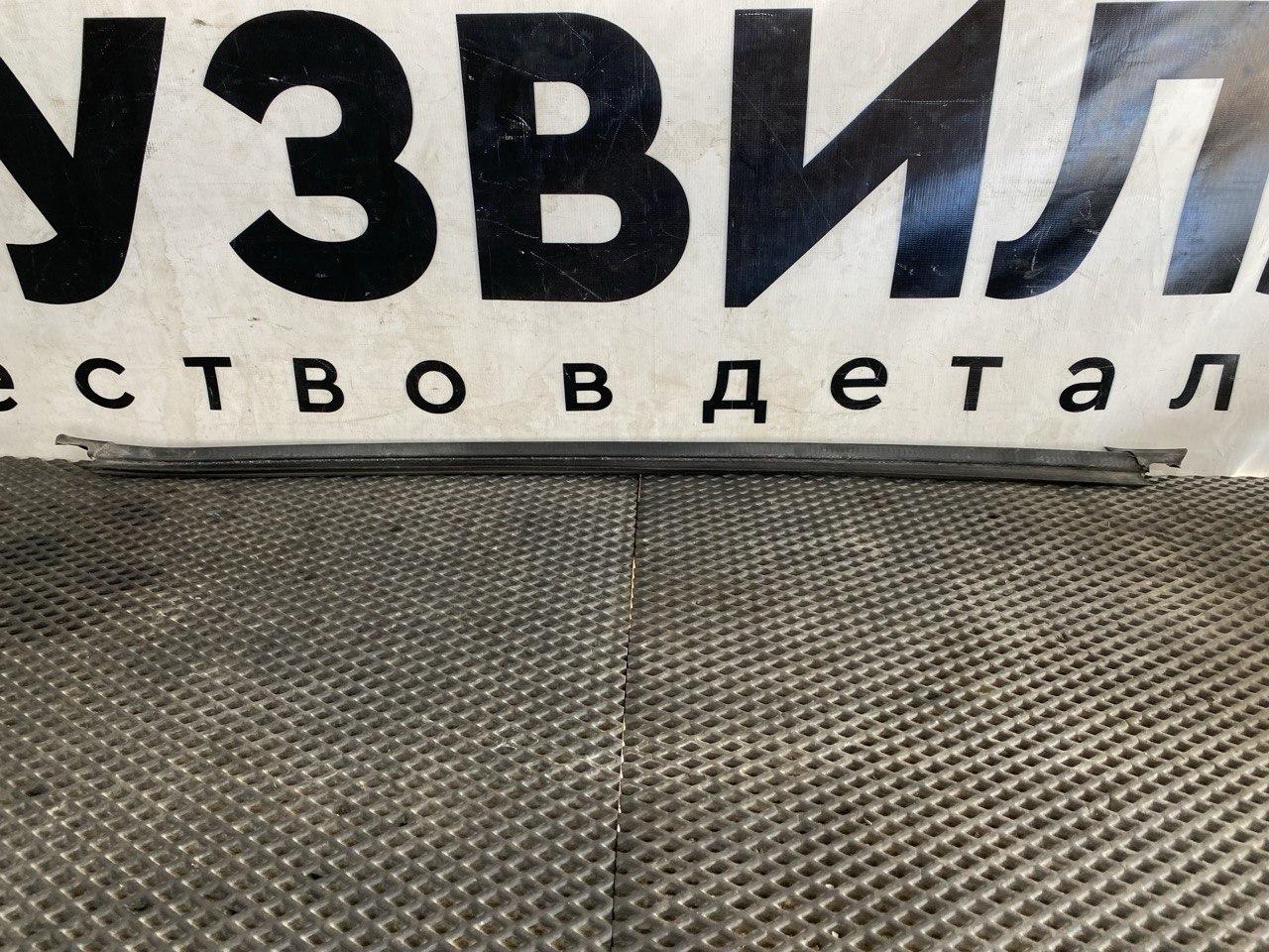 Уплотнитель стекла Volvo FH4 первое поколение (2013 - 2020), 82110669 - фото №1