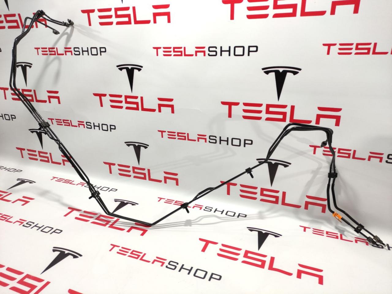 трубка тормозная Tesla Model X 1 поколение 2017, 1027712-00-E - фото №1