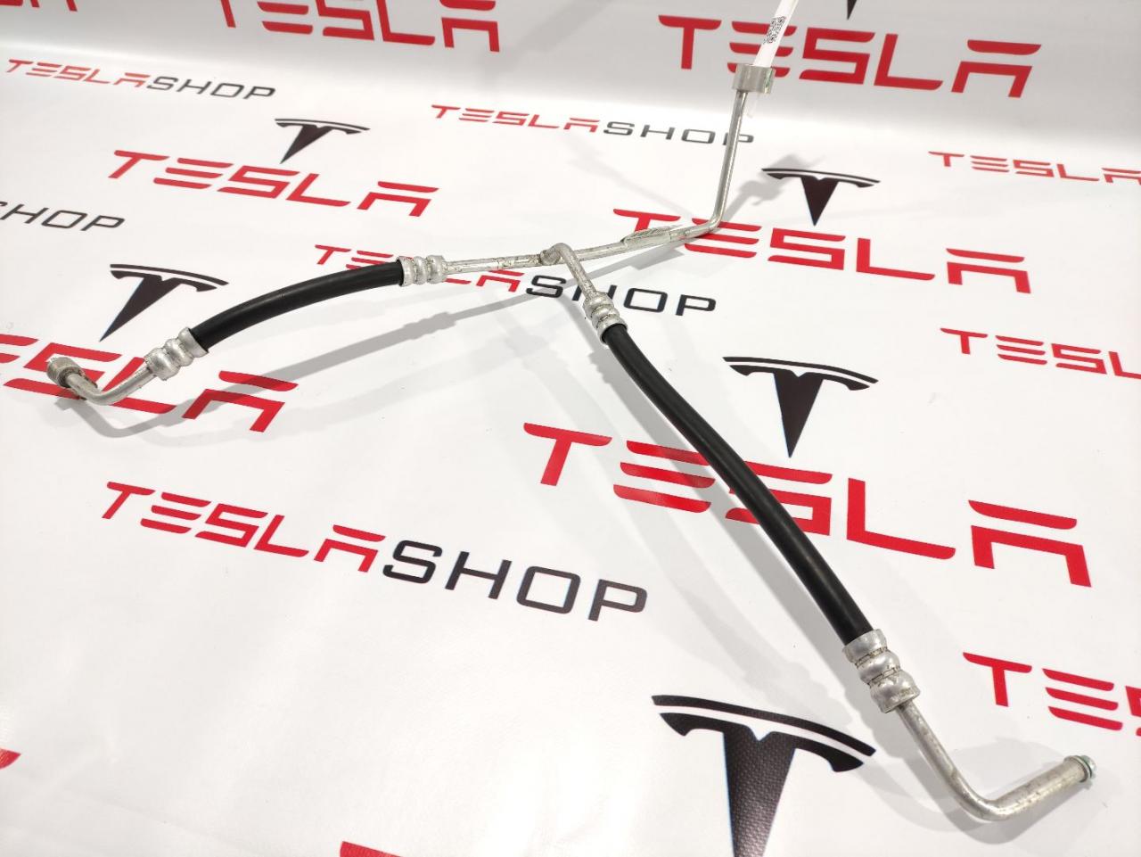 Трубка радиатора кондиционера Tesla Model S 1 поколение 2015, 1004294-00-A - фото №1