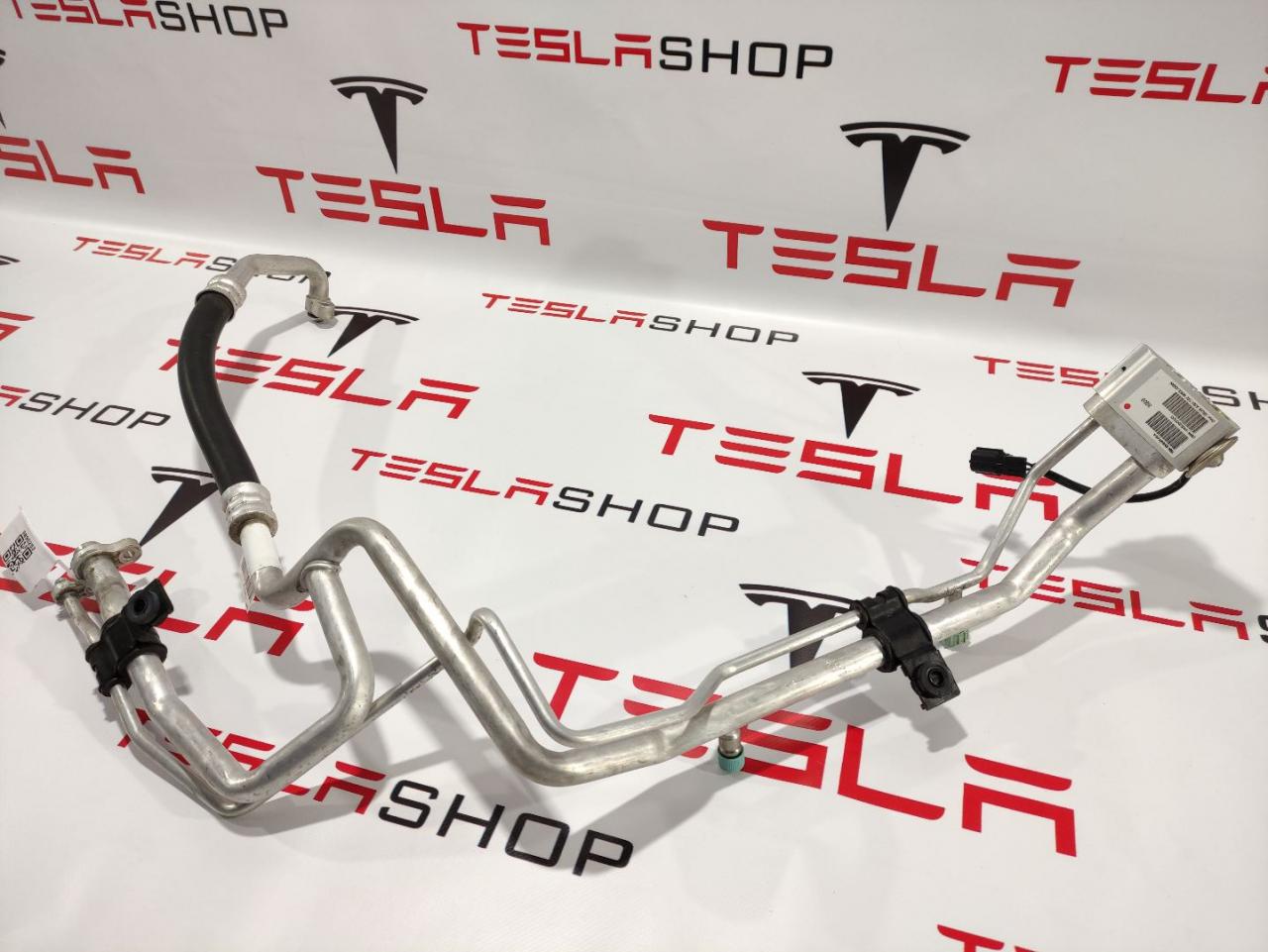 трубка кондиционера Tesla Model S 1 поколение 2015, 6008481-00-A, 1004293-00-G - фото №1