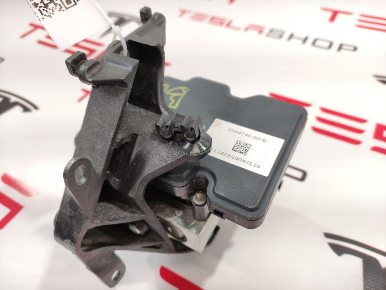блок ABS Tesla Model 3 1 поколение 2018, 1044745-00-B, 1044746-00-A, 1103541-00-A - фото №1