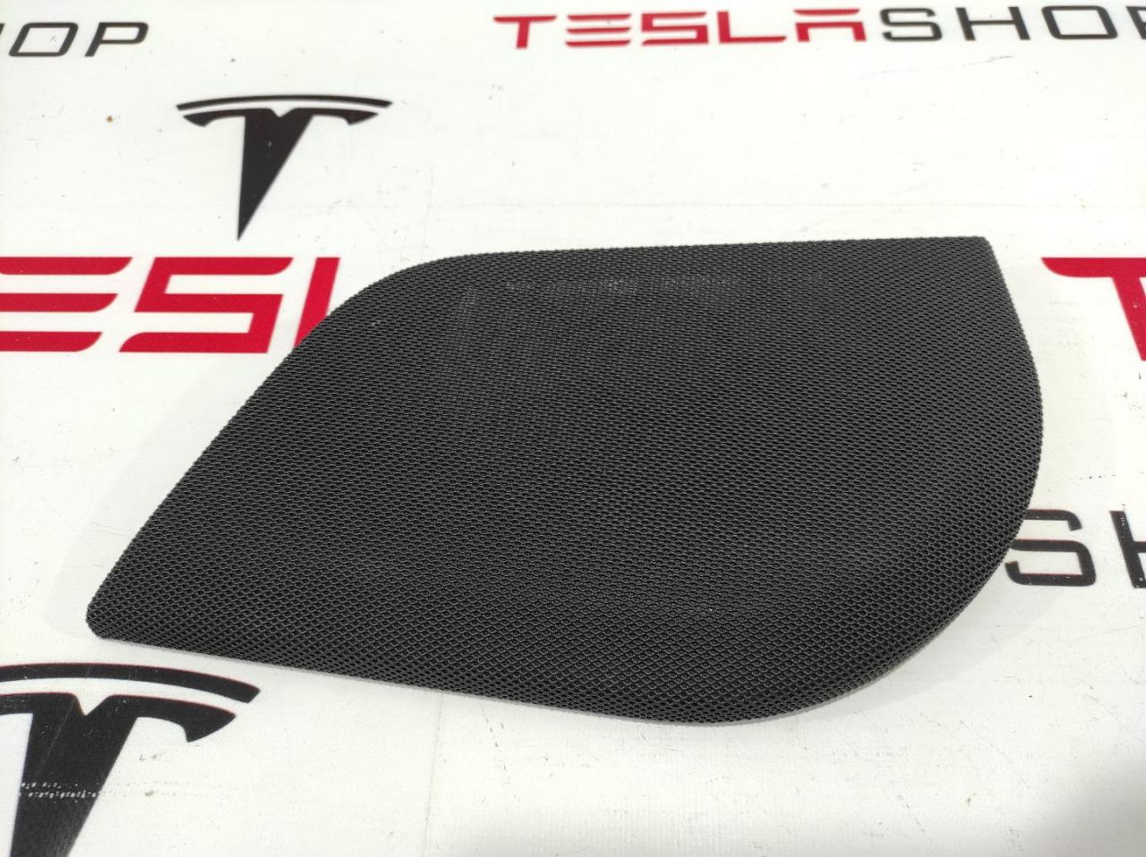 Накладка динамика (сетка) Tesla Model S 1 поколение 2015, 1007709-00-A - фото №1