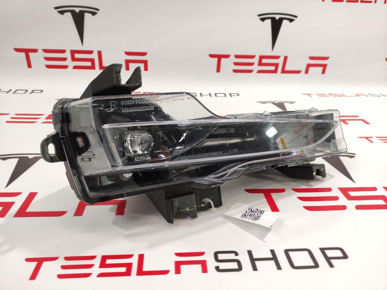 фара противотуманная правая Tesla Model 3 1 поколение 2018, 1077396-00-C - фото №1