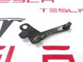 Кронштейн направляющая люка Tesla Model S 1 поколение 2015, 6008664-00-G - фото №2