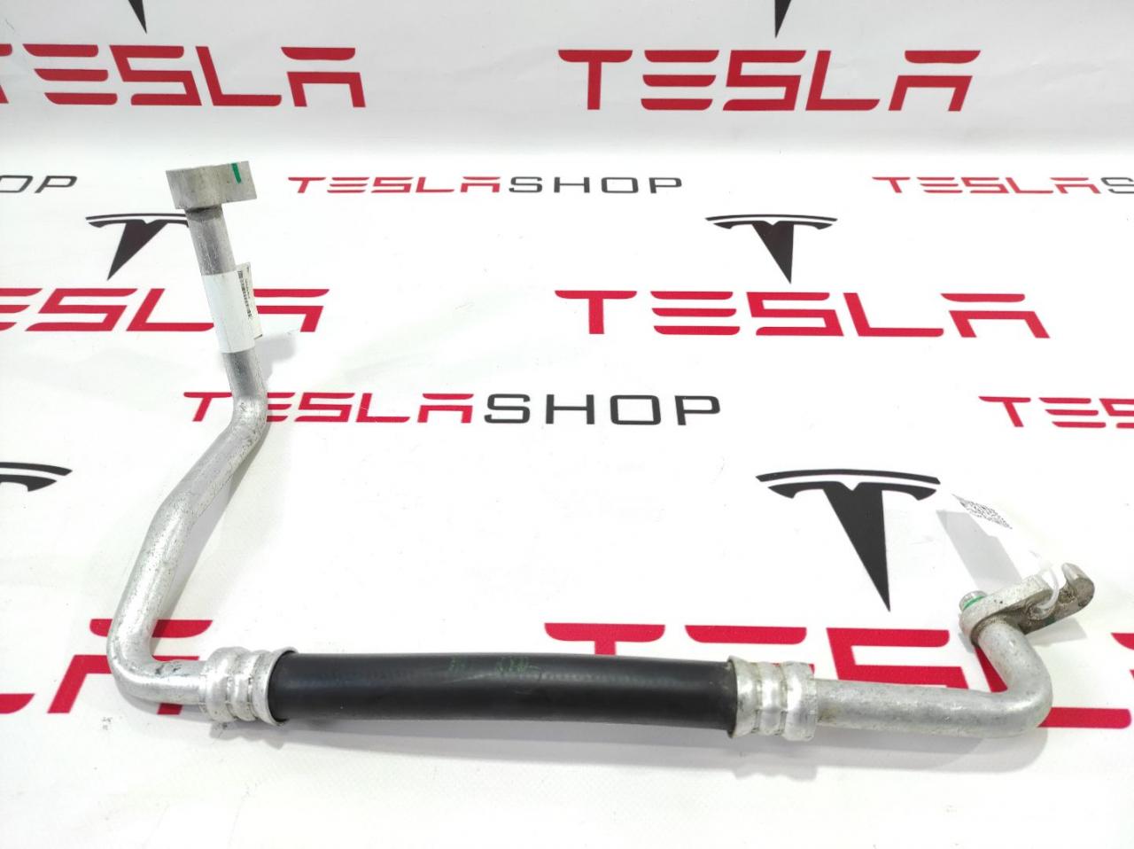 Трубка радиатора кондиционера Tesla Model S 1 поколение 2015, 1009293-00-A - фото №1